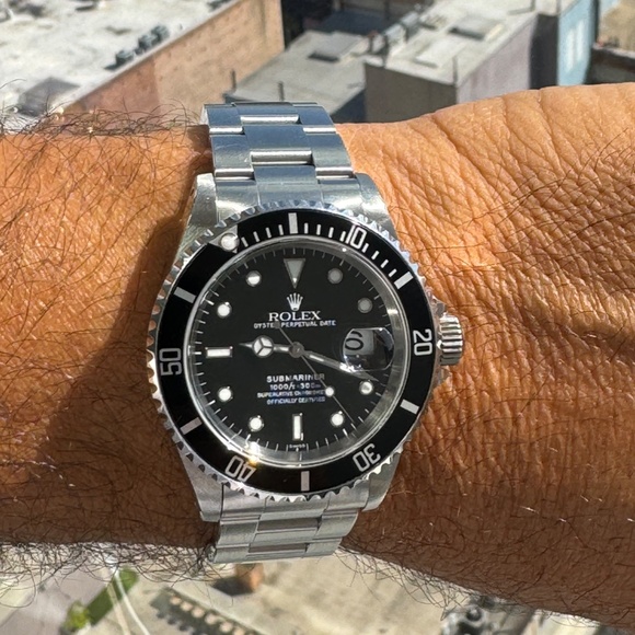 Rolex Submariner Stainless 40mm Black Dial 16610 - Picture 4 of 5